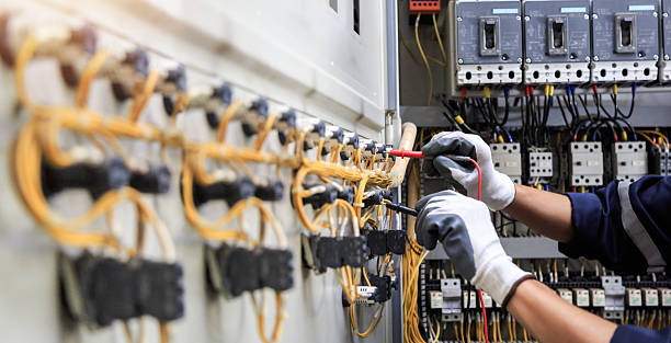 Professional Electrician technician working in Elwood, IN